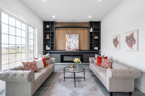 16 Wilson Avenue, West St Paul, MB - Indoor Photo Showing Living Room