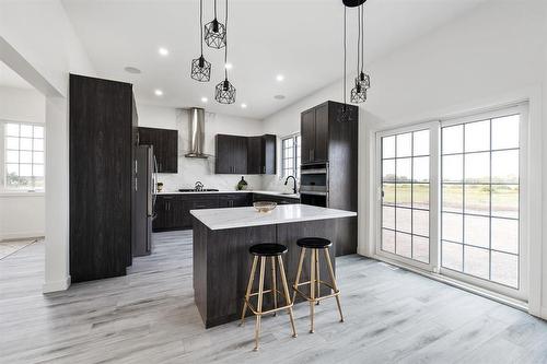 16 Wilson Avenue, West St Paul, MB - Indoor Photo Showing Kitchen With Upgraded Kitchen