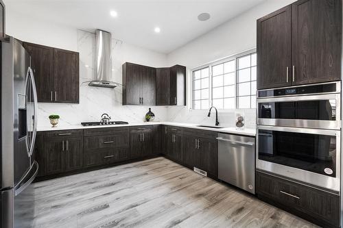 16 Wilson Avenue, West St Paul, MB - Indoor Photo Showing Kitchen With Stainless Steel Kitchen With Upgraded Kitchen