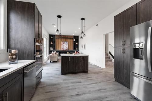 16 Wilson Avenue, West St Paul, MB - Indoor Photo Showing Kitchen With Upgraded Kitchen