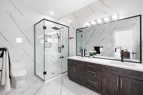 16 Wilson Avenue, West St Paul, MB - Indoor Photo Showing Bathroom