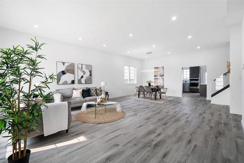 16 Wilson Avenue, West St Paul, MB - Indoor Photo Showing Living Room