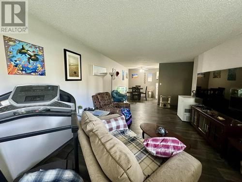 105 280 N Broadway Avenue, Williams Lake, BC - Indoor Photo Showing Living Room