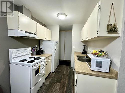 105 280 N Broadway Avenue, Williams Lake, BC - Indoor Photo Showing Kitchen With Double Sink