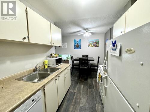 105 280 N Broadway Avenue, Williams Lake, BC - Indoor Photo Showing Kitchen With Double Sink