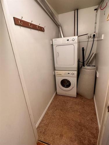 C2 1440 20Th Street, Brandon, MB - Indoor Photo Showing Laundry Room