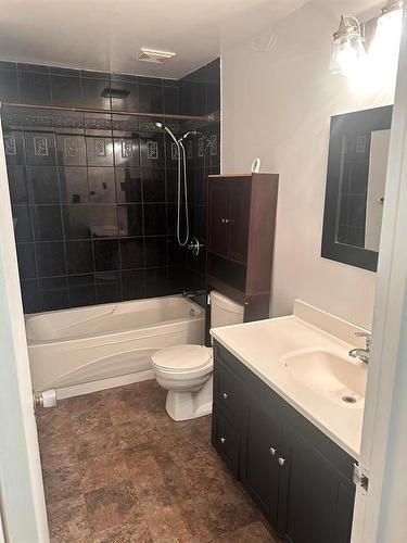 C2 1440 20Th Street, Brandon, MB - Indoor Photo Showing Bathroom