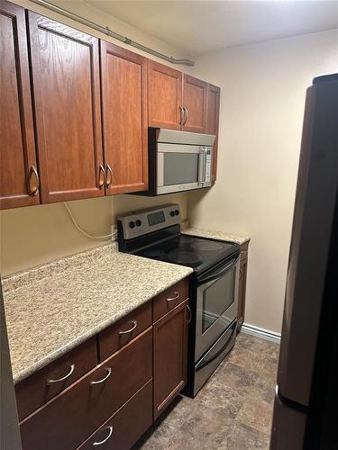 C2 1440 20Th Street, Brandon, MB - Indoor Photo Showing Kitchen