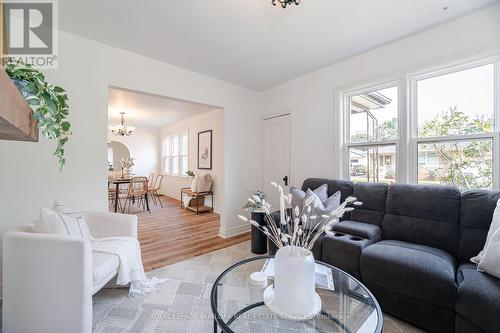 344 East 12Th Street, Hamilton, ON - Indoor Photo Showing Living Room