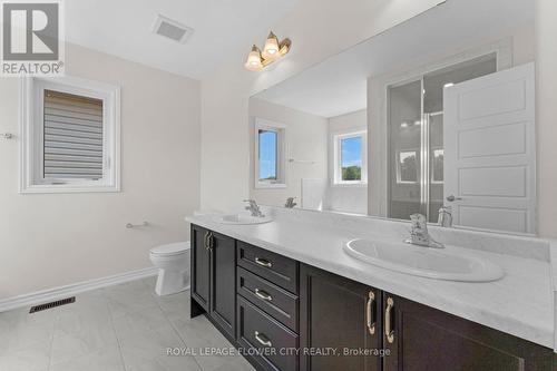 31 Dennis Avenue, Brantford, ON - Indoor Photo Showing Bathroom