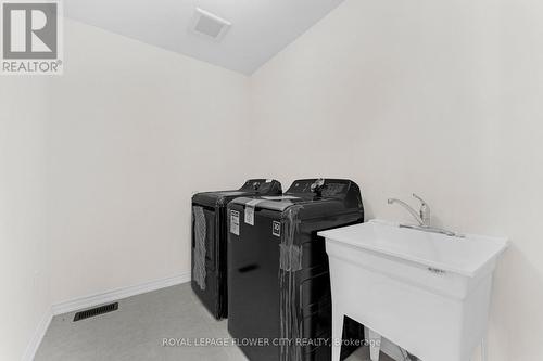 31 Dennis Avenue, Brantford, ON - Indoor Photo Showing Laundry Room