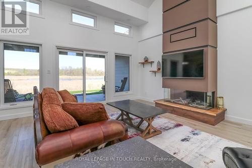 18 Swan Lane, Tay, ON - Indoor Photo Showing Living Room With Fireplace