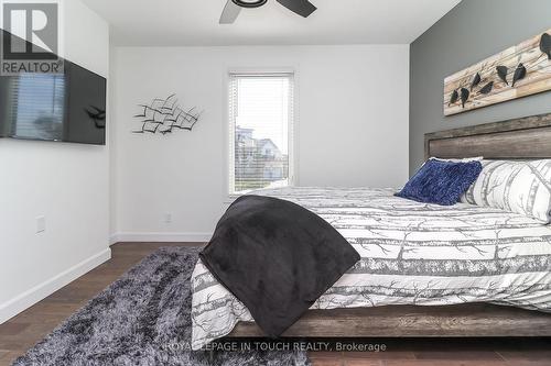 18 Swan Lane, Tay, ON - Indoor Photo Showing Bedroom