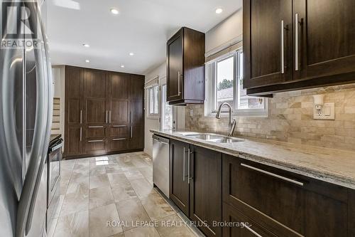 85 Bonham Boulevard, Mississauga (Streetsville), ON - Indoor Photo Showing Kitchen With Stainless Steel Kitchen With Double Sink With Upgraded Kitchen