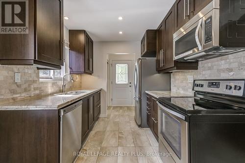 85 Bonham Boulevard, Mississauga (Streetsville), ON - Indoor Photo Showing Kitchen With Stainless Steel Kitchen With Upgraded Kitchen