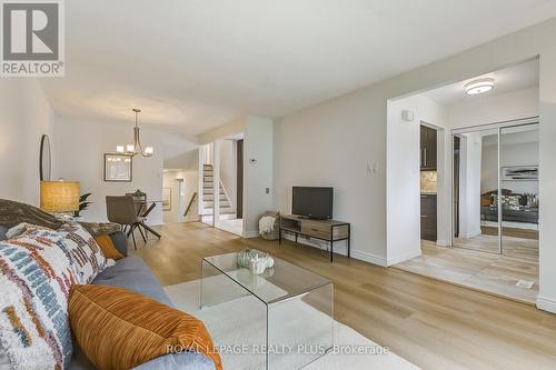 85 Bonham Boulevard, Mississauga (Streetsville), ON - Indoor Photo Showing Living Room