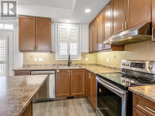 54 Cathedral High Street, Markham (Cathedraltown), ON - Indoor Photo Showing Kitchen With Stainless Steel Kitchen With Double Sink With Upgraded Kitchen