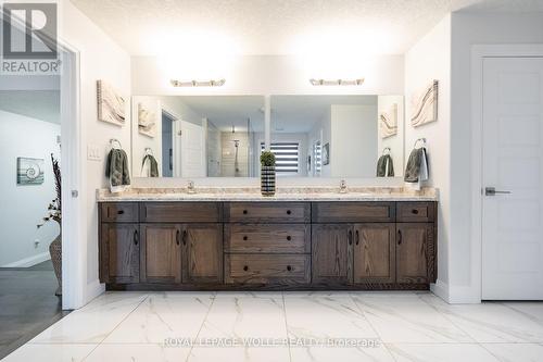 920 River Ridge Court, Waterloo, ON - Indoor Photo Showing Bathroom