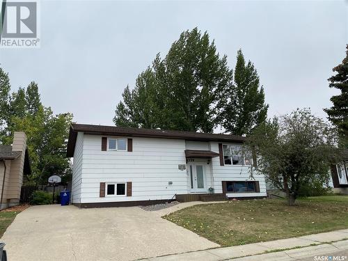 139 Stewart Crescent, Kindersley, SK - Outdoor