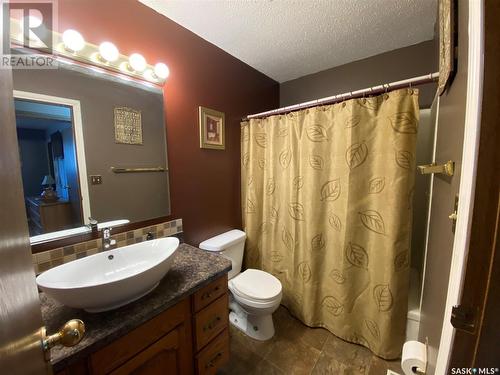 139 Stewart Crescent, Kindersley, SK - Indoor Photo Showing Bathroom