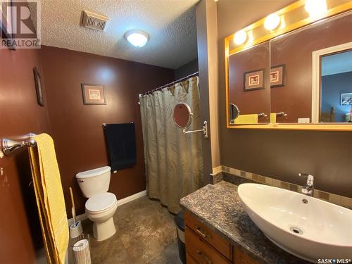 139 Stewart Crescent, Kindersley, SK - Indoor Photo Showing Bathroom