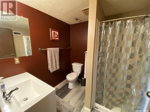 139 Stewart Crescent, Kindersley, SK - Indoor Photo Showing Bathroom