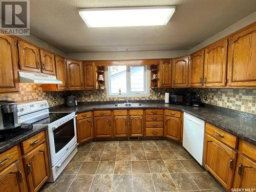 139 Stewart Crescent, Kindersley, SK - Indoor Photo Showing Kitchen With Double Sink