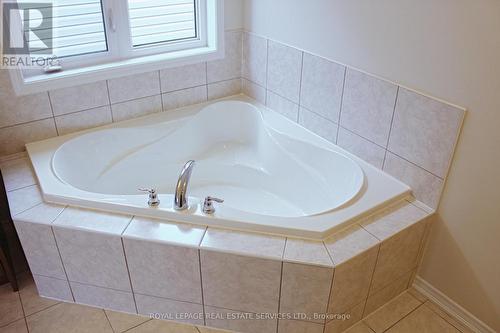 76 Cooke Avenue, Brantford, ON - Indoor Photo Showing Bathroom