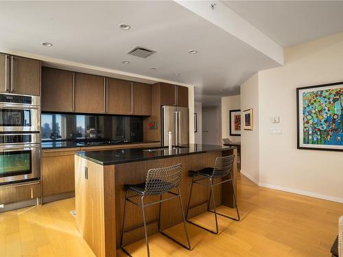 310-100 Saghalie Rd, Victoria, BC - Indoor Photo Showing Kitchen