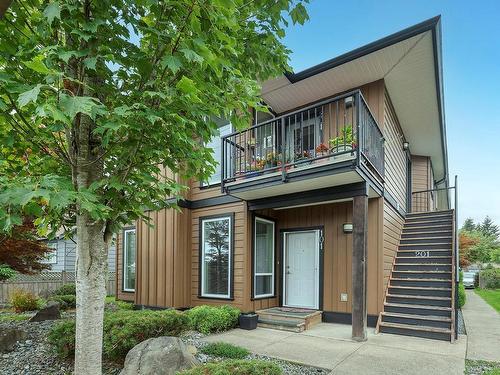 535 Harmston Ave, Courtenay, BC - Outdoor