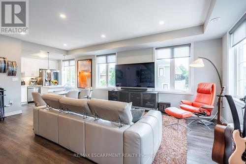 61 - 383 Dundas Street E, Hamilton (Waterdown), ON - Indoor Photo Showing Living Room