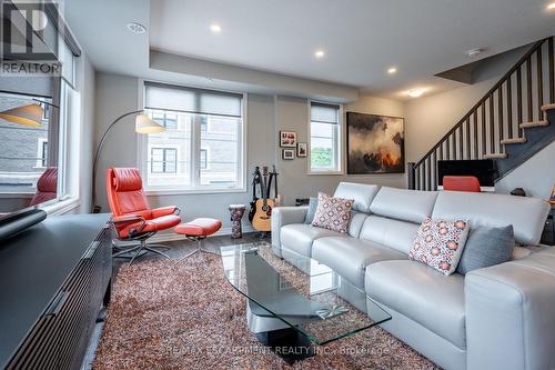 61 - 383 Dundas Street E, Hamilton (Waterdown), ON - Indoor Photo Showing Living Room