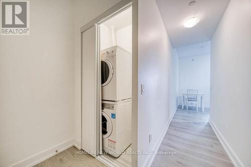 319 - 128 Fairview Mall Drive, Toronto (Don Valley Village), ON - Indoor Photo Showing Laundry Room