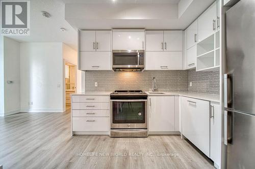 319 - 128 Fairview Mall Drive, Toronto (Don Valley Village), ON - Indoor Photo Showing Kitchen With Upgraded Kitchen