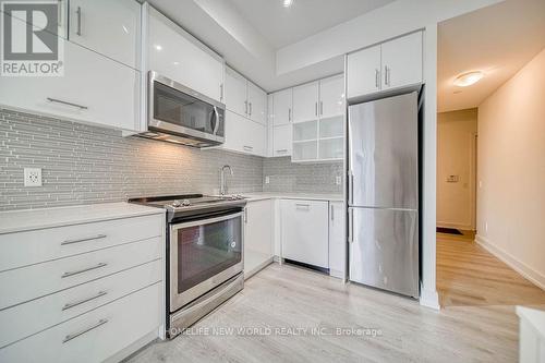 319 - 128 Fairview Mall Drive, Toronto (Don Valley Village), ON - Indoor Photo Showing Kitchen With Upgraded Kitchen