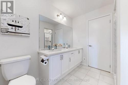 10 Emily Charron Lane, Richmond Hill, ON - Indoor Photo Showing Bathroom