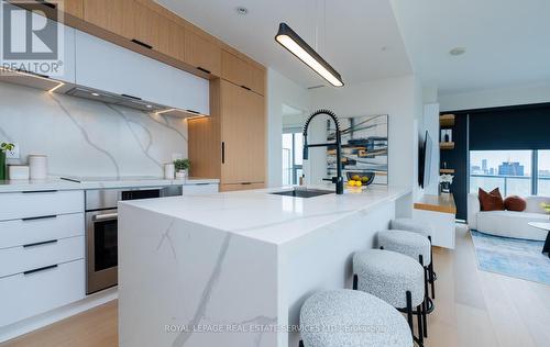 1502 - 1815 Yonge Street, Toronto (Mount Pleasant West), ON - Indoor Photo Showing Kitchen