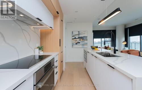 1502 - 1815 Yonge Street, Toronto (Mount Pleasant West), ON - Indoor Photo Showing Kitchen