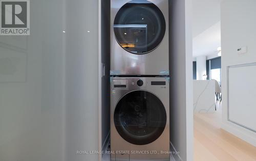 1502 - 1815 Yonge Street, Toronto (Mount Pleasant West), ON - Indoor Photo Showing Laundry Room