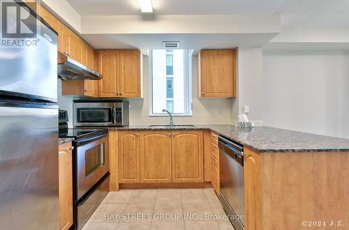 616 - 503 Beecroft Road, Toronto, ON - Indoor Photo Showing Kitchen