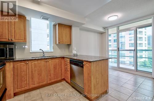 616 - 503 Beecroft Road, Toronto, ON - Indoor Photo Showing Kitchen