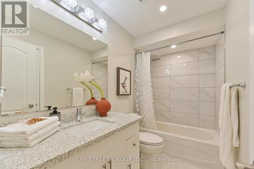 71 Silverdart Crescent, Richmond Hill, ON - Indoor Photo Showing Bathroom