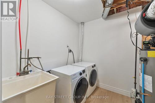 71 Silverdart Crescent, Richmond Hill, ON - Indoor Photo Showing Laundry Room