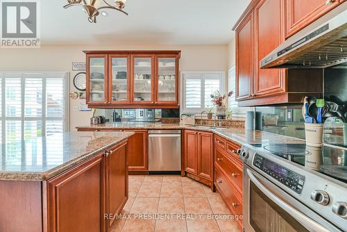 170 The Queensway, Barrie, ON - Indoor Photo Showing Kitchen