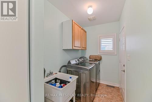 170 The Queensway, Barrie, ON - Indoor Photo Showing Laundry Room