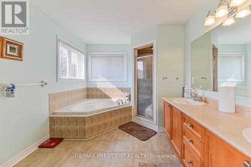 170 The Queensway, Barrie, ON - Indoor Photo Showing Bathroom