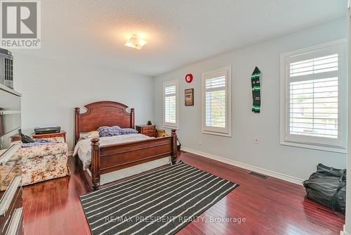 170 The Queensway, Barrie (Innis-Shore), ON - Indoor Photo Showing Bedroom