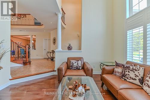 170 The Queensway, Barrie (Innis-Shore), ON - Indoor Photo Showing Living Room