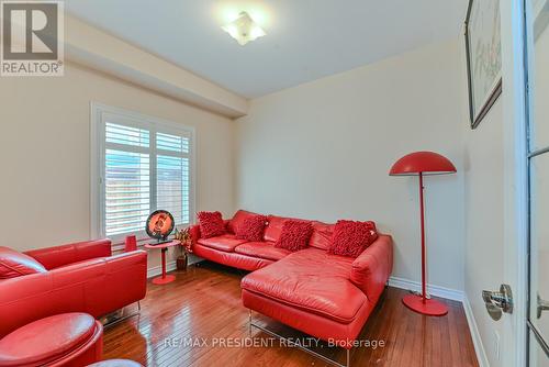 170 The Queensway, Barrie (Innis-Shore), ON - Indoor Photo Showing Living Room