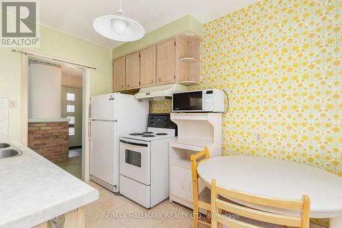 31 Beaucourt Road, Toronto (Stonegate-Queensway), ON - Indoor Photo Showing Kitchen